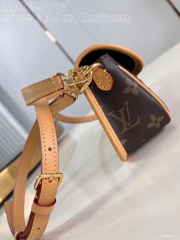 First bag ru Nano Diane-19*10.5*6 CM VUITTON LOUIS 0614